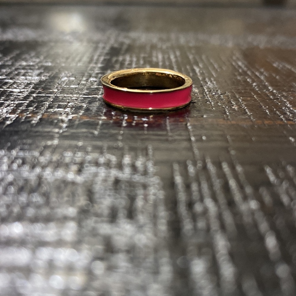 NWOT Size 3.25 Gold-Tone Pink Enamel Band Ring! - Picture 2 of 3